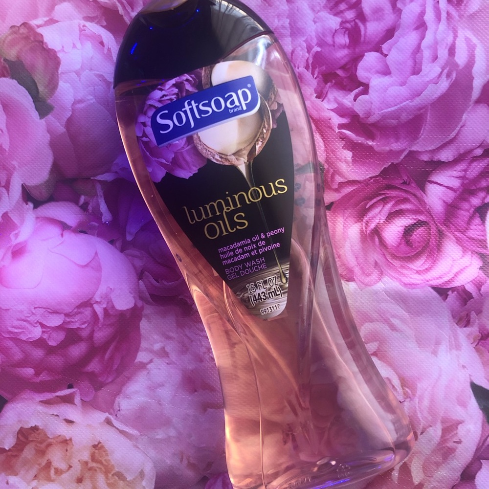 SOLD 🌸 SoftSoap Bodywash